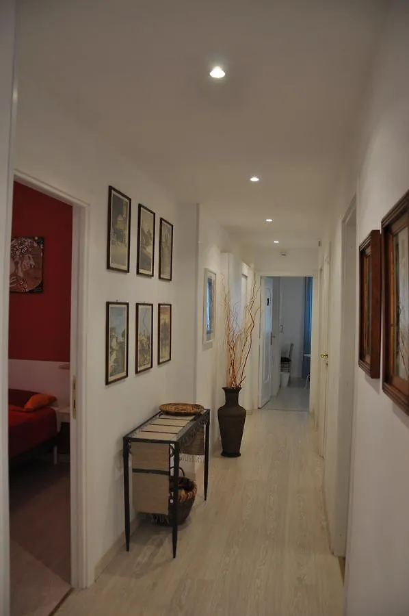 B&B Livinghouse Roma Alojamento de Acomodação e Pequeno-almoço