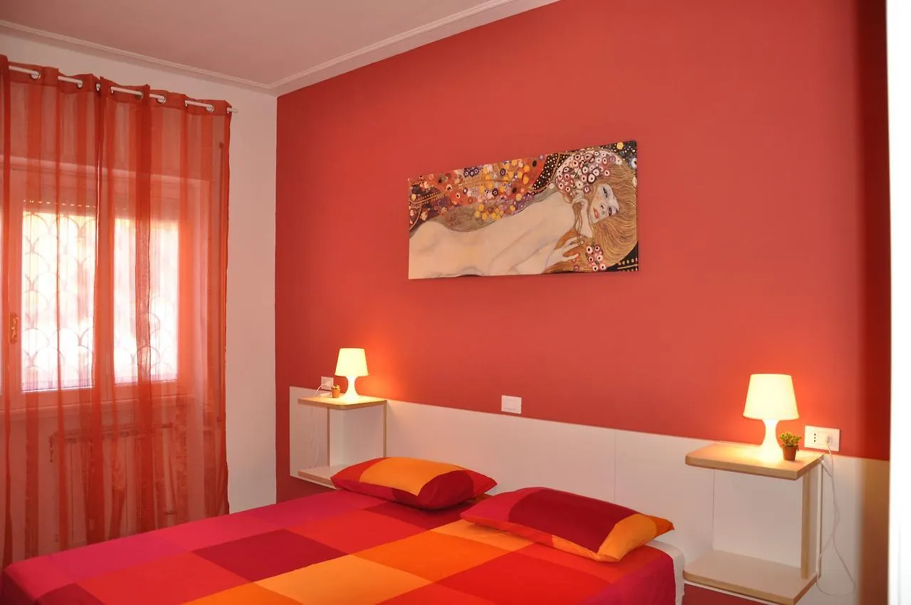 B&B Livinghouse Roma 2*,
